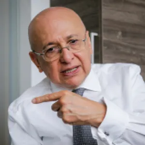 La controversia que pondría en jaque a Eduardo Montealegre en el gabinete