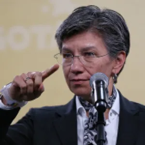 Con inscripción de firmas, Claudia López arranca campaña oficial por la Presidencia 