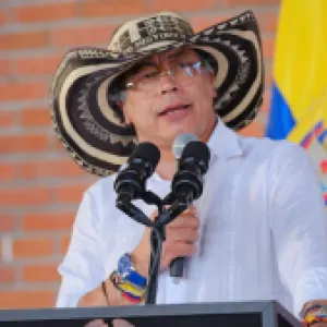 "Muchos han amenazado a mi gabinete y dicen que se irían presos": Gustavo Petro defiende a los ministros que firmaron el 'decretazo'