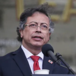 Gustavo Petro advierte que, si se cae la consulta, impulsará una Asamblea Nacional Constituyente desde las urnas