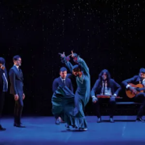 “La bata de cola me dio libertad”: Manuel Liñán, el flamenco ‘queer’ que desafió la tradición