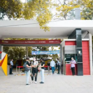 Vientos de oficialización, dudas financieras y pagos atrasados: los fantasmas que rondan la Universidad Autónoma del Caribe