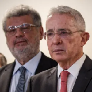 Defensa de Uribe se echa para atrás y desiste del testimonio de Juan Guillermo Monsalve