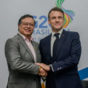 ‘Nunca le doy lecciones a alguien del sur y es extraño recibirlas’: el cruce entre Gustavo Petro y Emmanuel Macron en pleno debate sobre el cambio climático 