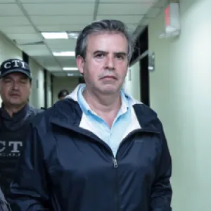 Álex Vernot denuncia montaje judicial tras ser detenido en Bogotá por caso Mattos