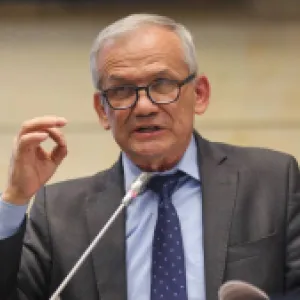 Ordenan capturar a Carlos Ramón González, exdirector del Dapre, por escándalo de corrupción en la UNGRD