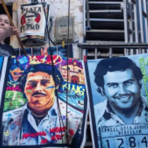La estrategia de la Alcaldía de Medellín para eliminar la imagen de Pablo Escobar de las zonas turísticas