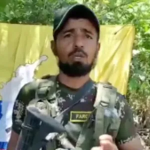 ¿Quién es alias Mocho Olmedo? Prontuario y acusaciones del jefe guerrillero al que Gustavo Petro le frenó la extradición