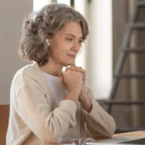 ¿Cuántas semanas cotizadas deben tener las mujeres para pensionarse en Colombia?