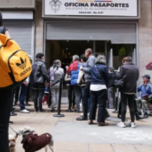 "No existen garantías para la continuidad del servicio de pasaportes”: Contraloría tras convenio con la Imprenta Nacional