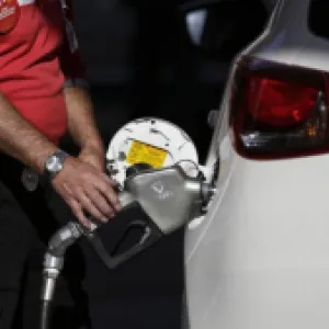 El Gobierno restringe temporalmente compra de combustibles en diez departamentos por falta de certificaciones