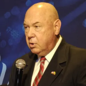 Estados Unidos retiró de Bogotá a John McNamara, encargado de negocios en Colombia, tras el escándalo del presunto plan golpista de Alvaro Leyva