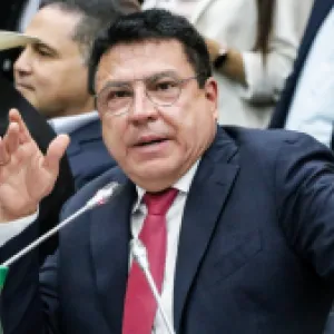 El Gobierno pierde la presidencia de la Comisión Séptima de Senado y la reforma a la salud se mantiene en peligro