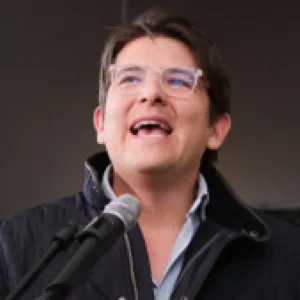 "Dará un gran paso": esposa de Miguel Uribe publica foto del senador y anuncia nueva cirugía este 3 de julio