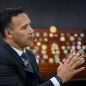 “Si antes creíamos que el fusil era lo único que debía tener un soldado, hoy también debe tener un dron y un antidron”: ministro de Defensa