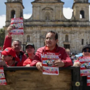 ¿De dónde saldrá la plata? Las dudas sobre los recursos destinados a los bonos para adultos mayores en la reforma pensional