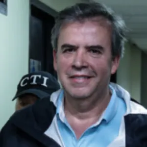 ¿Quién es Álex Vernot, el abogado condenado por soborno de testigos?