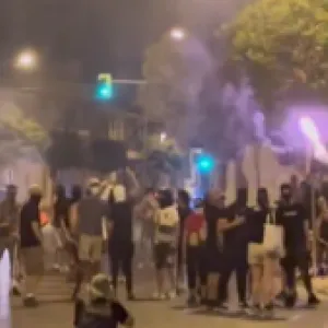 España en tensión: los llamados a ‘cacería’ de migrantes, manifestaciones de la ultraderecha y un municipio sitiado por el miedo
