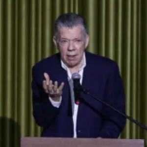 “La mejor arma de todas es sentarse a hablar”: Santos propone usar modelo colombiano para el fin de la guerra en Ucrania