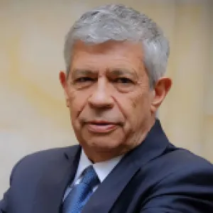 “Petro gobernó seis meses. Después se dedicó a hacer campaña desde el poder”: Jorge Iván González