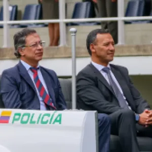 "Es un hecho de conmoción nacional, se deben ofrecer honores e investigar": Gustavo Petro pide minuto de silencio por el asesinato de Miguel Uribe