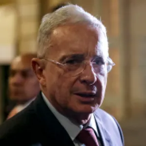 Tutela de Uribe para frenar detención inmediata le correspondió a magistrado que se había declarado impedido en este caso