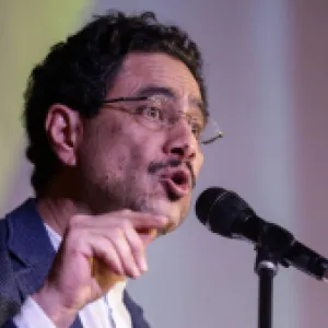 Habla el abogado suplantado en demanda por narcotráfico contra Iván Cepeda