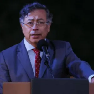 “Casi todas las personas implicadas vienen de su núcleo político”: Gustavo Petro rechazó declaraciones de Claudia López