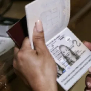 ¿Pasaportes en vilo? Aún no hay contrato firmado con Thomas Greg & Sons y se agotan libretas en agosto