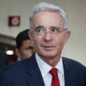 Aceptan impedimento al magistrado Ramiro Riaño para estudiar la tutela que pide libertad de Álvaro Uribe: ¿quiénes se quedan con el caso?