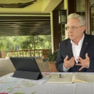 Así es la casa campestre donde Álvaro Uribe cumpliría los 12 años de prisión domiciliaria