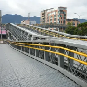 La nueva tecnología con la Bogotá busca frenar el robo de materiales de los puentes peatonales