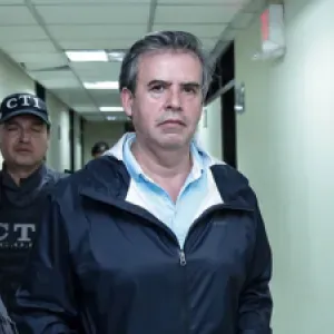 Álex Vernot denuncia montaje judicial tras ser detenido en Bogotá por caso Mattos