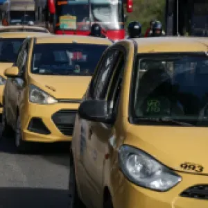 Gremio de taxistas le compite a Uber y Didi: lanzan app que promete acabar con el &#039;muñeco&#039; del taxímetro