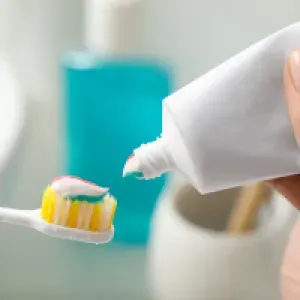 Retiran del mercado reconocida crema dental por "efectos adversos" en los consumidores: Invima investiga 