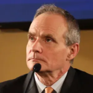“Es peligroso y polarizante”: el nobel Simon Johnson advierte sobre el nuevo plan económico de Trump