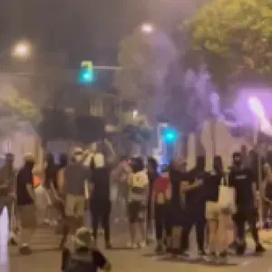 España en tensión: los llamados a ‘cacería’ de migrantes, manifestaciones de la ultraderecha y un municipio sitiado por el miedo