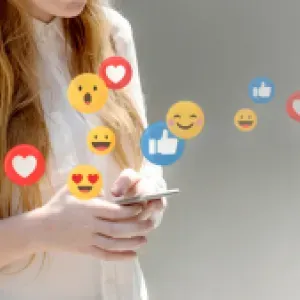 Lo que los emojis que usa en redes sociales dicen de su edad, según un estudio