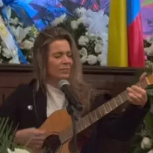 “Vuela, Miguel”: la conmovedora canción de Andrea Botero para despedir a Uribe Turbay 