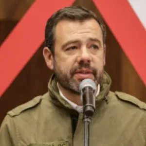 El conmovedor llamado de Carlos Fernando Galán para romper el espiral de violencia en Colombia tras el magnicidio de Miguel Uribe