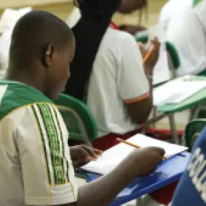 Registraduría avala consulta popular que propone reconocer el inglés como segunda lengua oficial en colegios públicos: ¿qué cambiaría?