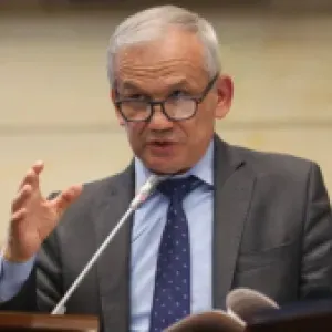 Carlos Ramón González, del M-19 a prófugo de la justicia por el caso UNGRD: perfil y trayectoria del exdirector del Dapre