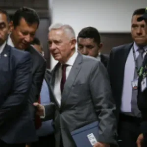 “Formalizado como preso”: Álvaro Uribe confirma que ya es oficial la medida de detención domiciliaria en su contra