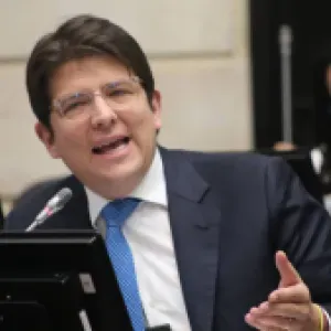 Menor que disparó contra Miguel Uribe finalmente aceptó cargos: ¿cómo avanza la investigación?