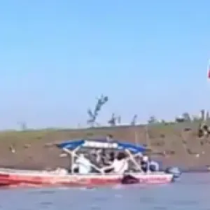 Encuentran bandera colombiana en límite entre Colombia y Perú del río Amazonas: la armada peruana la retiró