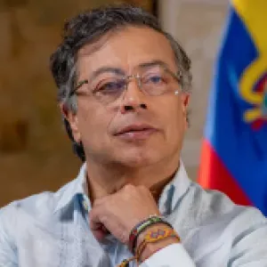 Petro conserva una decisiva base del 37 por ciento que apoya su gestión