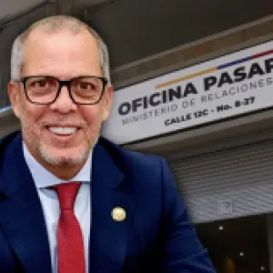 La Procuraduría le respira en la nuca a Alfredo Saade por escándalo de pasaportes