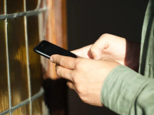 ¿Cómo operan las llamadas extorsivas desde las cárceles y cómo evitarlas?