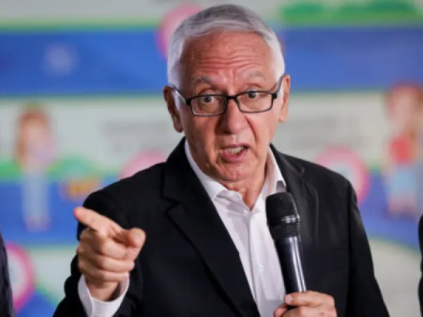 Guillermo Alfonso Jaramillo, ministro de Salud